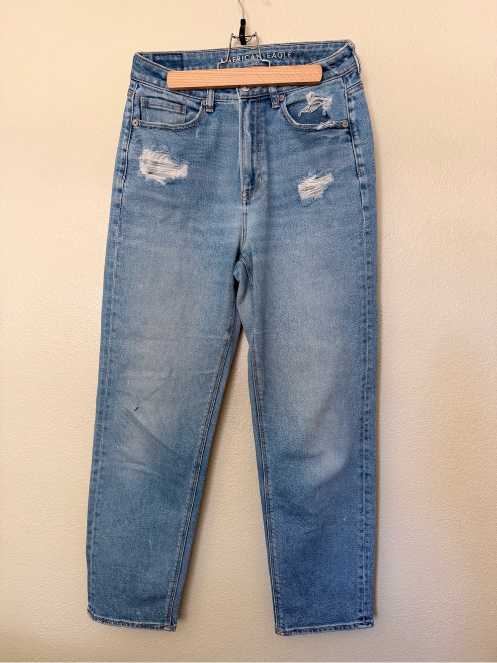 American Eagle Outfitters Women's Light Blue Distressed Boyfriend Jeans